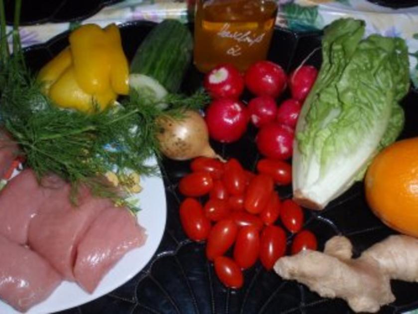 Bunter Salat mit Hähnchenstreifen - einfach - 206 kcal/100g