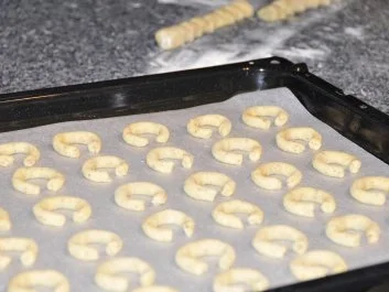 Rezept: Weihnachtsplätzchen - Vanillekipferl Bild Nr. 3 Weihnachtsplätzchen - Vanillekipferl - Rezept - Bild Nr. 3