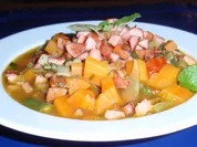 Karotten-Gemüse-Eintopf mit gebratenen Würstchenwürfel - Rezept