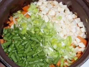 Rezept: Karotten-Gemüse-Eintopf mit gebratenen Würstchenwürfel Bild Nr. 5 Karotten-Gemüse-Eintopf mit gebratenen Würstchenwürfel - Rezept - Bild Nr. 5