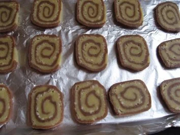 Weihnachtsplätzchen- Zweifarbige Nüsslis - Rezept - Bild Nr. 3