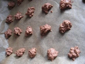 Rezept: Weihnachtsplätzchen-Walnuss-Schokoladen-Häufchen Bild Nr. 3 Weihnachtsplätzchen-Walnuss-Schokoladen-Häufchen - Rezept - Bild Nr. 3