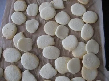 Rezept: Weihnachtsplätzchen- Eierlikörschäumchen Bild Nr. 4 Weihnachtsplätzchen- Eierlikörschäumchen - Rezept - Bild Nr. 4