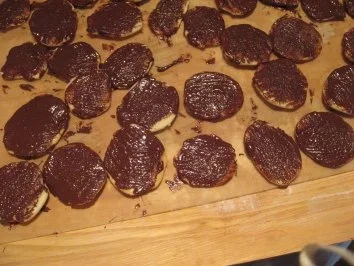 Rezept: Weihnachtsplätzchen- Eierlikörschäumchen Bild Nr. 5 Weihnachtsplätzchen- Eierlikörschäumchen - Rezept - Bild Nr. 5