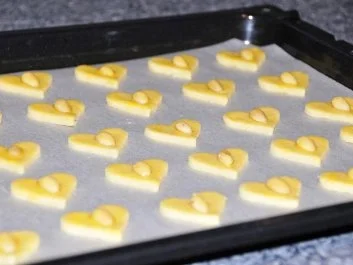 Weihnachtsplätzchen - Zarte Mandelherzen - Rezept - Bild Nr. 3