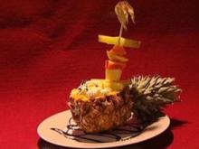Selbstgemachtes Ananas-Eis mit Mangosahne und Früchtespieß (Dustin Semmelrogge) - Rezept