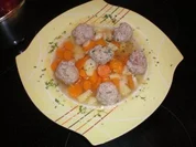 Rezept: Einfache Möhrensuppe mit Fleischklösen Einfache Möhrensuppe mit Fleischklösen - Rezept