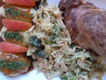 Ente mit winterlicher Apfelsauce an Rahmwirsing mit Salzkartoffeln - Rezept - Bild Nr. 2