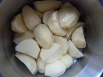 Ente mit winterlicher Apfelsauce an Rahmwirsing mit Salzkartoffeln - Rezept - Bild Nr. 4