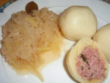 Knödel: Kartoffelknödel mit Wurstfülle - Rezept