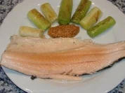 Lachsforelle in Folie mit karamelisierten Kartöffelchen,gedünstetem Lauch und Mojo - Rezept