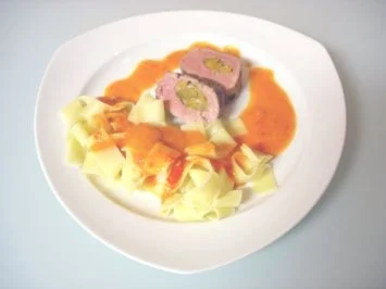 Gefülltes Schweinefilet mit Paprika-Walnuss-Füllung - Rezept