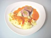 Rezept: Gefülltes Schweinefilet mit Paprika-Walnuss-Füllung Gefülltes Schweinefilet mit Paprika-Walnuss-Füllung - Rezept