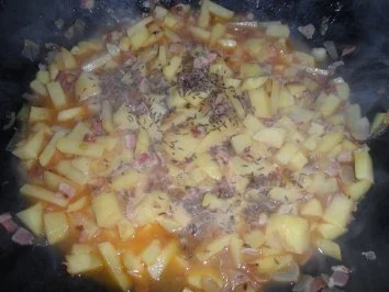 Rezept: Pikantes Kartoffelgulasch Bild Nr. 5 Pikantes Kartoffelgulasch - Rezept - Bild Nr. 5