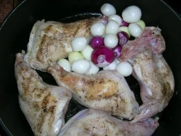 Rezept: Kaninchen mit Oliven und Balsamico-Weißwein-Sauce (Coniglio con le olive) Bild Nr. 7 Kaninchen mit Oliven und Balsamico-Weißwein-Sauce (Coniglio con le olive) - Rezept - Bild Nr. 7