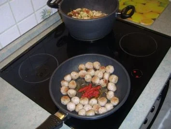 Pfefferhackbällchen an Wokgemüse - Rezept - Bild Nr. 11