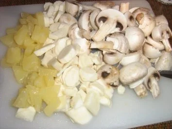 Rezept: Hähnchenbrust gebraten mit Champignons-Ananas-Petersilienwurzel- Gemüse Bild Nr. 3 Hähnchenbrust gebraten mit Champignons-Ananas-Petersilienwurzel- Gemüse - Rezept - Bild Nr. 3