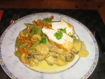 Rezept: Hähnchenbrust gebraten mit Champignons-Ananas-Petersilienwurzel- Gemüse Bild Nr. 6 Hähnchenbrust gebraten mit Champignons-Ananas-Petersilienwurzel- Gemüse - Rezept - Bild Nr. 6