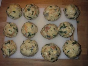 Rezept: Semmelknödel original aus Bayern Bild Nr. 3 Semmelknödel original aus Bayern - Rezept - Bild Nr. 3