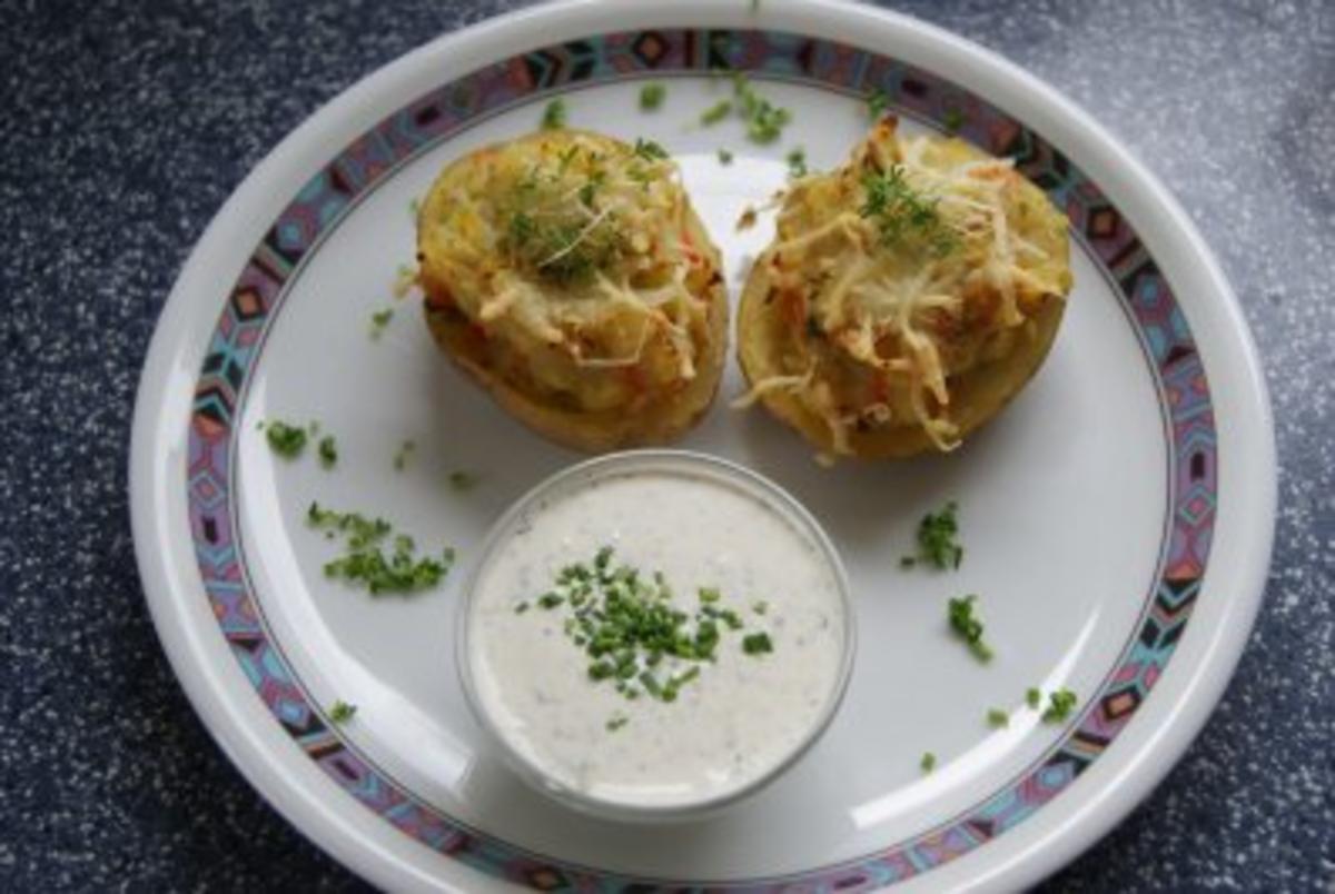 Bilder für Ofenkartoffeln mit Sauerrahmdip - MEGAKÖSTLICH - Rezept