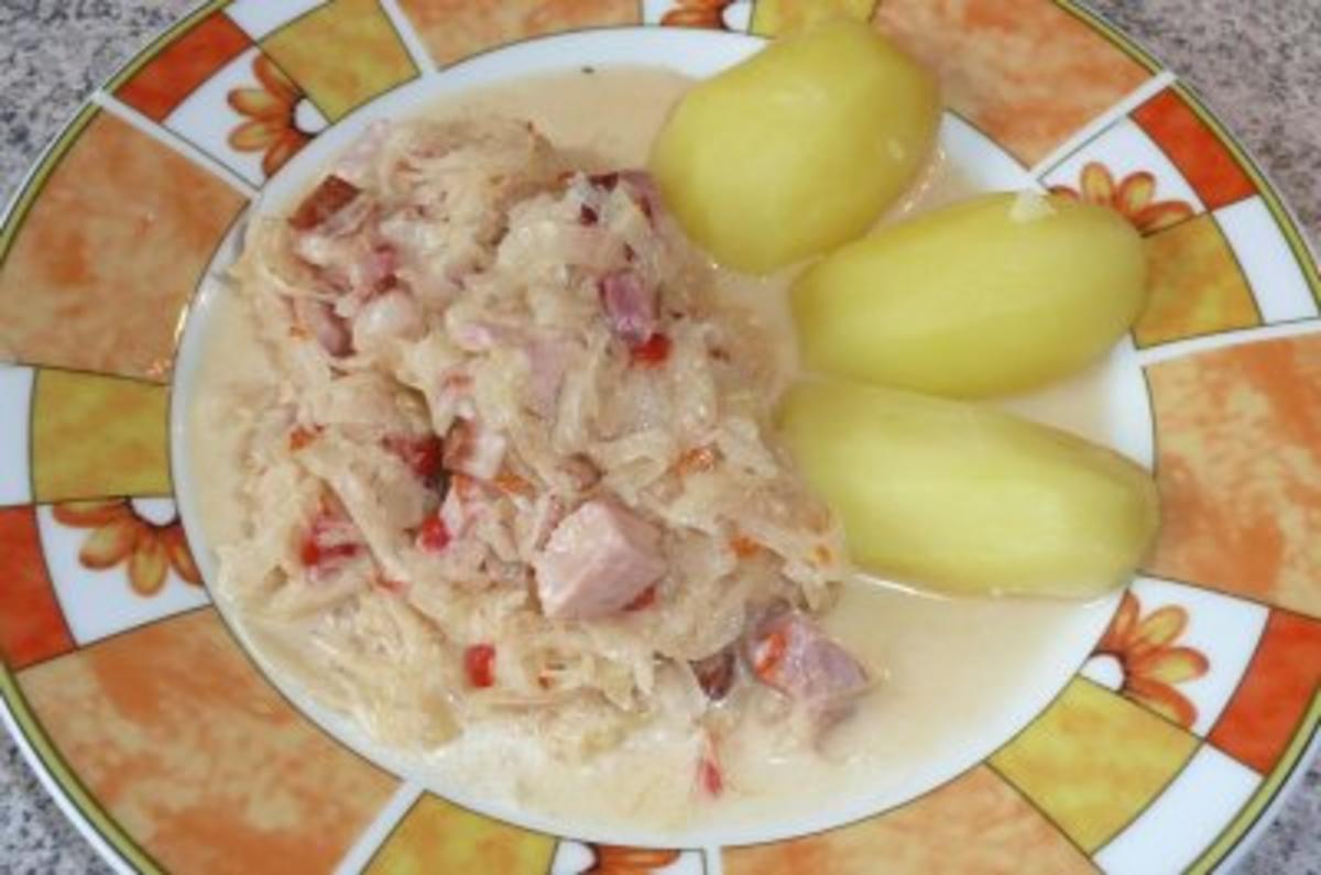 Eintopf: Sauerkraut mit Kasseler, gerösteten Paprikaschoten und Crème leicht - Rezept