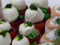 Gefüllte Cherrytomaten mit Oliventapenade und Mozzarellakugel - Rezept