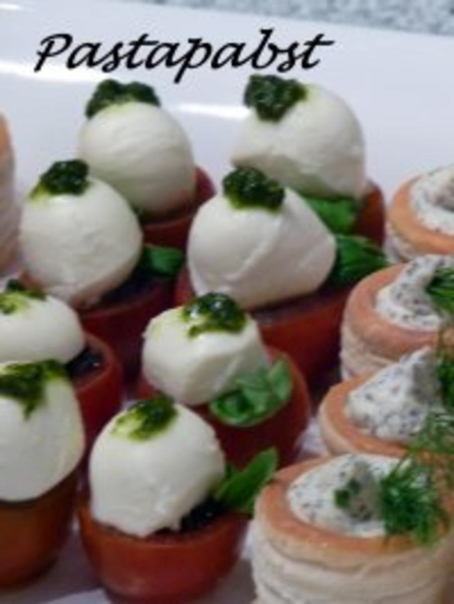 Gefüllte Cherrytomaten mit Oliventapenade und Mozzarellakugel - Rezept ...