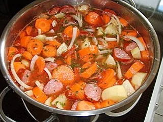 Möhren mit Mettwürsten - Rezept