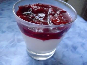 Rezept: Joghurt-Flan mit Zimt-Pflaumen Joghurt-Flan mit Zimt-Pflaumen - Rezept