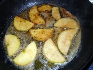 Schoko-Schmarrn mit karamellisierten Apfelscheiben - Rezept - Bild Nr. 7