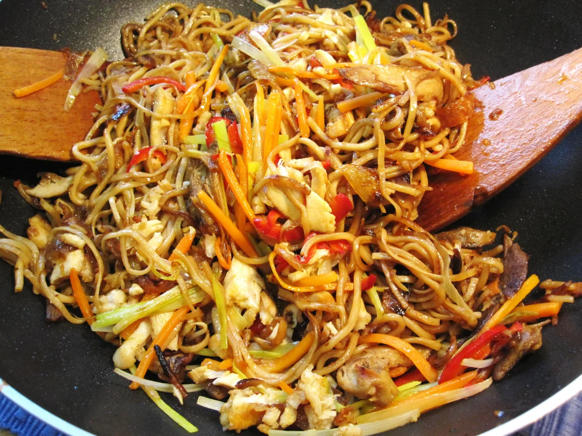 Rezept: Gebratene Nudeln aus dem Wok ... Bild Nr. 7762 Gebratene Nudeln aus dem Wok ... - Rezept - Bild Nr. 7762