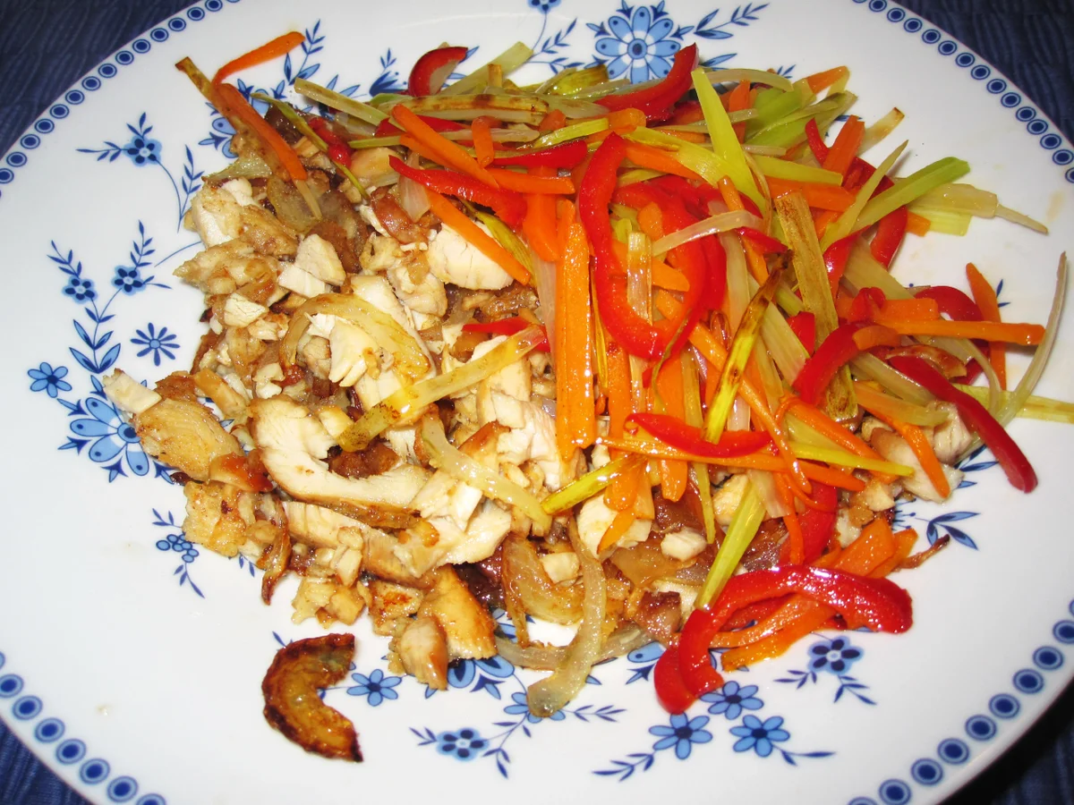 Rezept: Gebratene Nudeln aus dem Wok ... Bild Nr. 7765 Gebratene Nudeln aus dem Wok ... - Rezept - Bild Nr. 7765