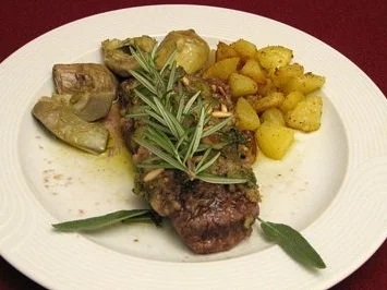 Lammfilet mit Kräuterkruste, Artischockenherzen und gewürfelten Kartoffeln - Rezept