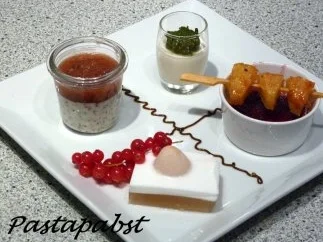Rezept: Crème Brûlée mit Beerenzucker und karamelisierter Ananas Crème Brûlée mit Beerenzucker und karamelisierter Ananas - Rezept