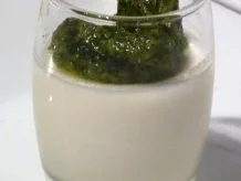 Ingwer-Panna Cotta mit Minzpesto - Rezept