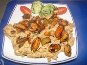 Miesmuscheln mit cremiger Käse-Sahne-Spinatsauce mit selbstgemachten Nudeln - Rezept