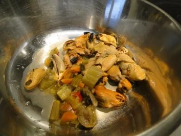 Rezept: Miesmuscheln mit cremiger Käse-Sahne-Spinatsauce mit selbstgemachten Nudeln Bild Nr. 3 Miesmuscheln mit cremiger Käse-Sahne-Spinatsauce mit selbstgemachten Nudeln - Rezept - Bild Nr. 3