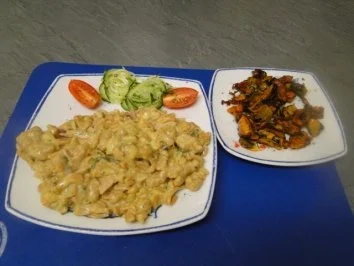 Rezept: Miesmuscheln mit cremiger Käse-Sahne-Spinatsauce mit selbstgemachten Nudeln Bild Nr. 6 Miesmuscheln mit cremiger Käse-Sahne-Spinatsauce mit selbstgemachten Nudeln - Rezept - Bild Nr. 6