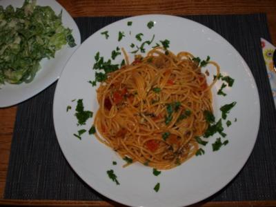 Spaghetti mit Muschelsauce		(Spaghetti vongole al pomodoro) - Rezept