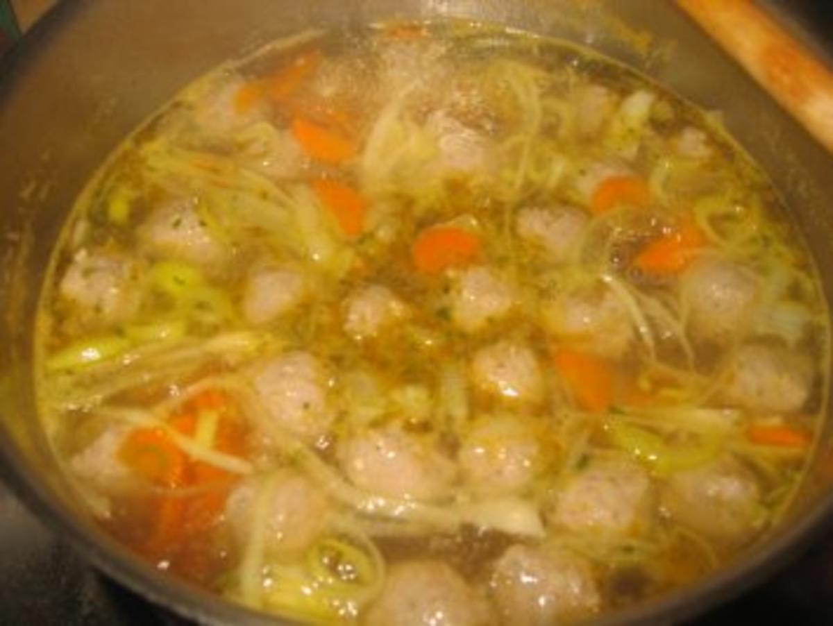 Suppe: Bratwurst-Gemüsesüppchen - Rezept - Bild Nr. 2