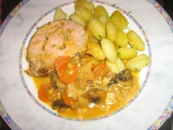 Rollbraten  Milano mit einer Champignon-Gemüse Soße an Gnocchis - Rezept