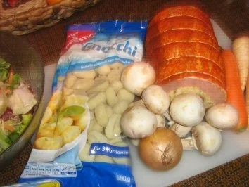 Rollbraten  Milano mit einer Champignon-Gemüse Soße an Gnocchis - Rezept - Bild Nr. 2