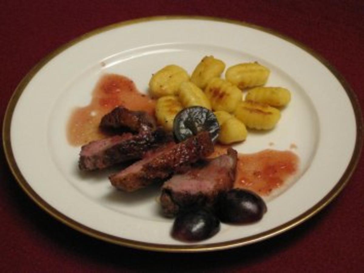 Entenbrustfilet in roter Traubensoße mit knusprigen Gnocchi - Rezept