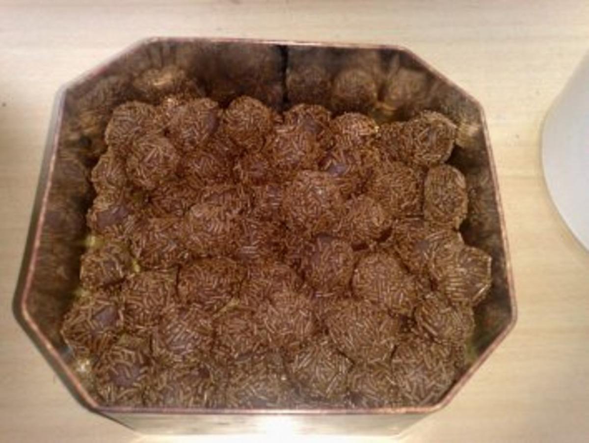 Rumkugeln mit Puderzucker und Butter - Rezept mit Bild - kochbar.de