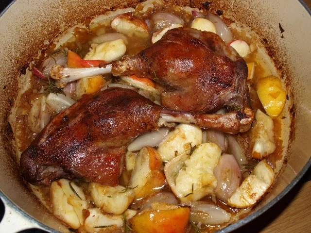 Gänsekeulen mit Äpfeln & Calvados	(Cuisses d’oie a la normande) - Rezept - Bild Nr. 2