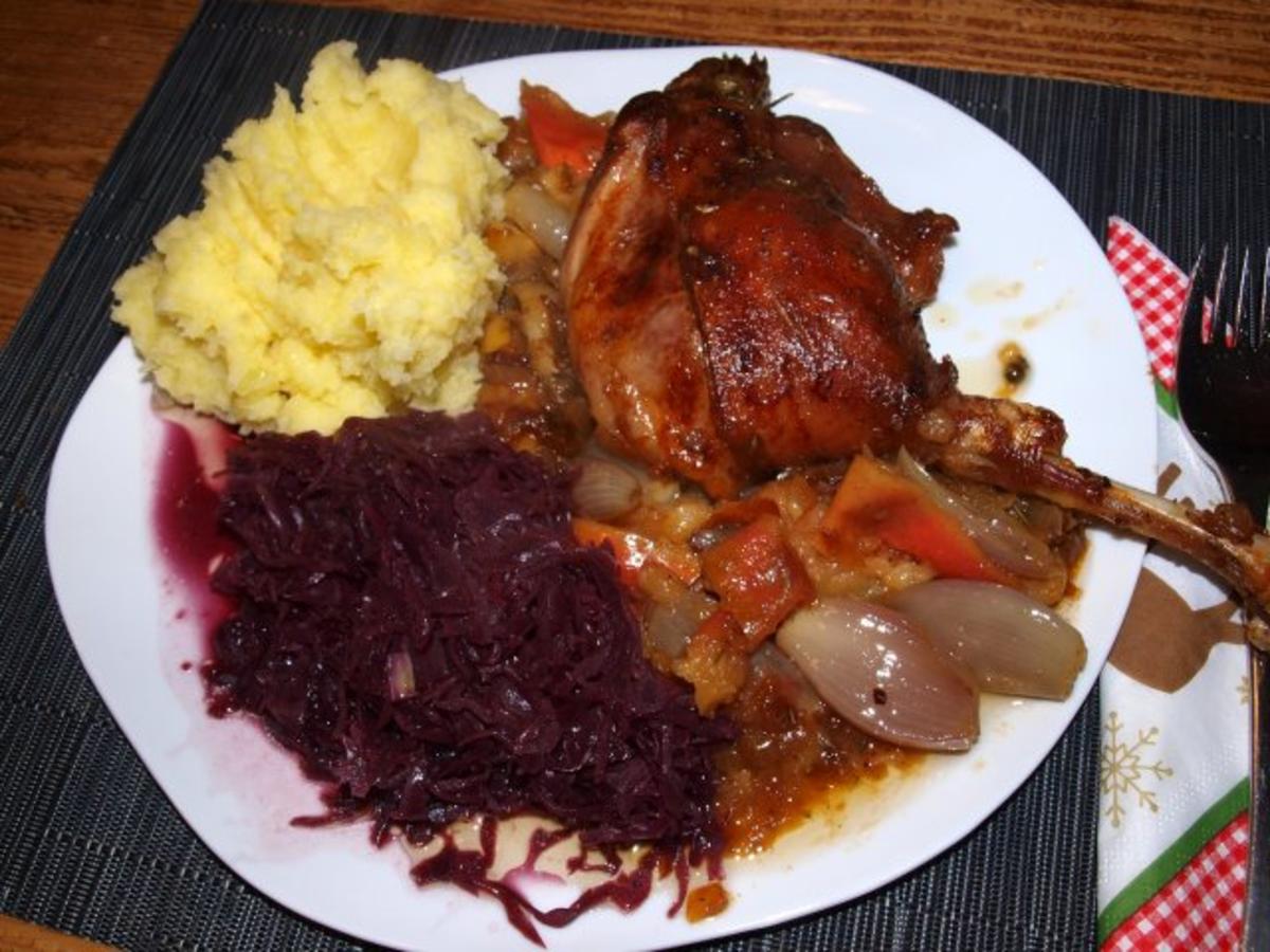 Bilder für Gänsekeulen mit Äpfeln & Calvados (Cuisses d’oie a la normande) - Rezept