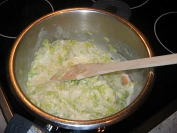 Rezept: Hackbraten mit cremiger Porreefüllung Bild Nr. 2 Hackbraten mit cremiger Porreefüllung - Rezept - Bild Nr. 2