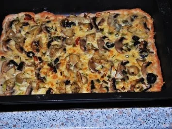 Rezept: Veggi-Pizza...vegetarische Pizza ohne Tomatensoße Bild Nr. 5 Veggi-Pizza...vegetarische Pizza ohne Tomatensoße - Rezept - Bild Nr. 5