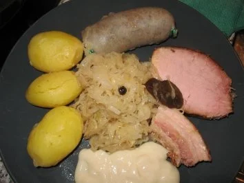 Elsässer Schlachtplatte mit Meerrettichsoße - Rezept