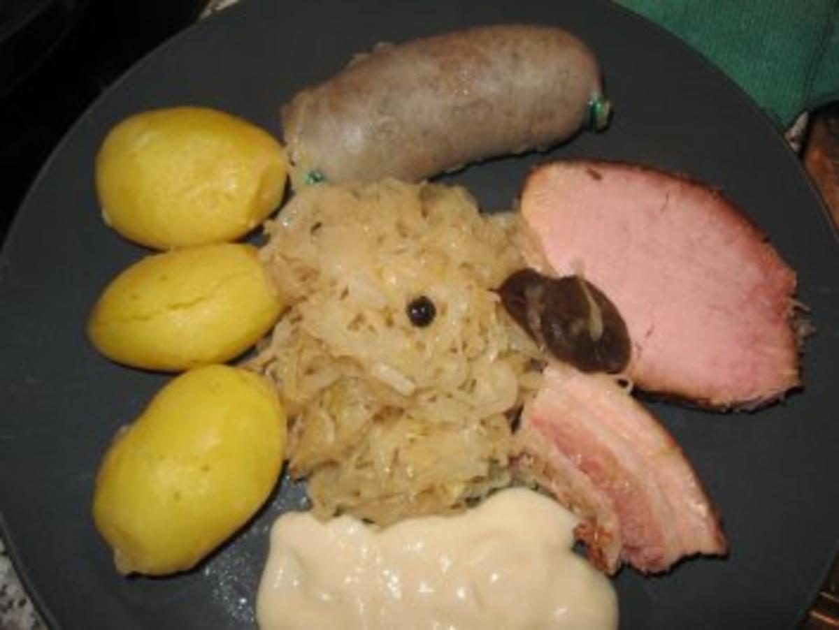 Elsässer Schlachtplatte mit Meerrettichsoße - Rezept - kochbar.de